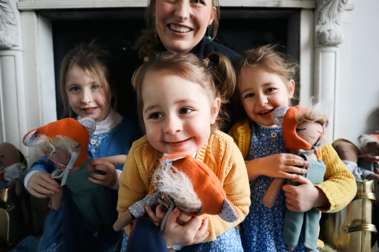 kids hugging toys